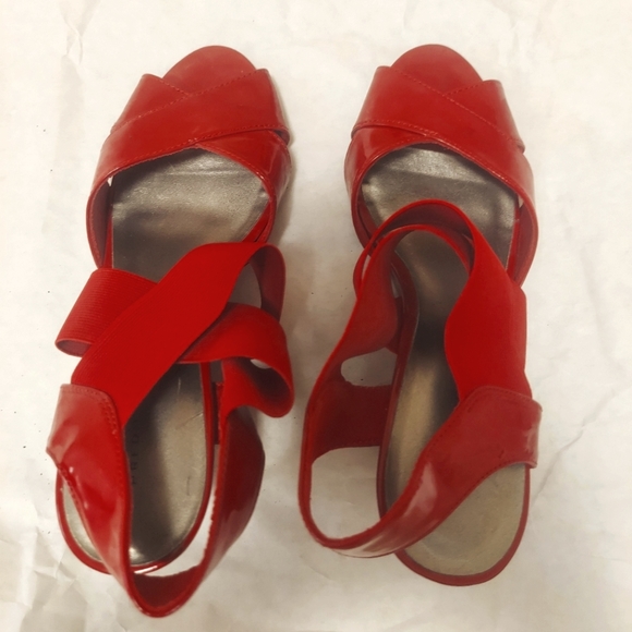 Red Wedge Platform Heeled Shoe - Picture 6 of 7